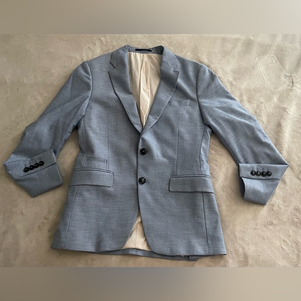 Zara men's blazer is light blue, size 36.